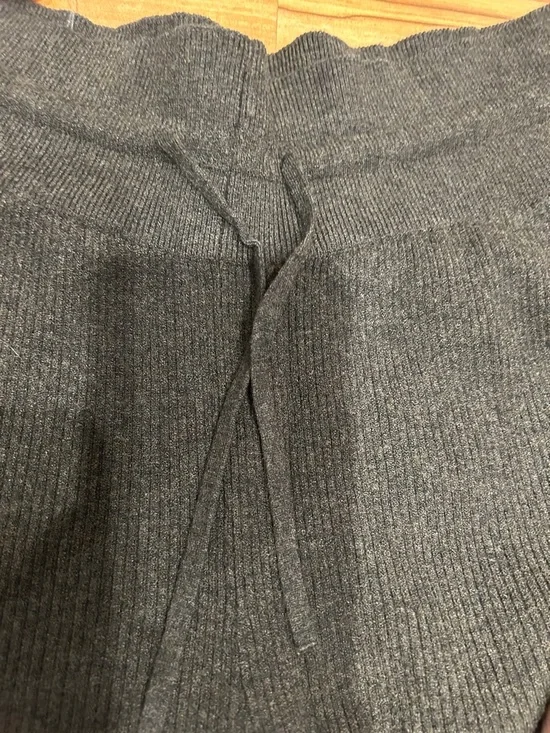 Uniqlo Black Straight-Leg Knit Pants - Picture 4 of 9